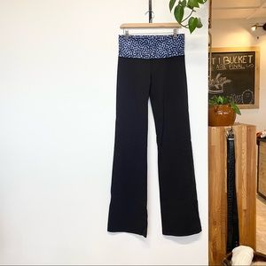 Great condition Lululemon Yoga pants with Flared Bottom